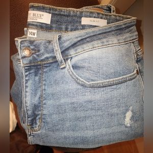 Judy Blue size 14w slim fit distressed Gently worn, in good condition.